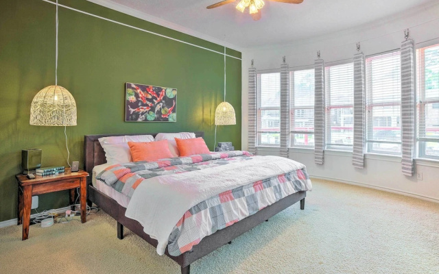 Beautiful Montgomery Home w/ Lakefront Deck!
