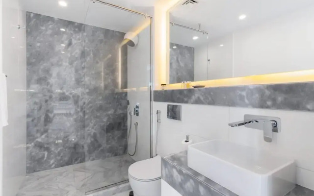 Silkhaus Canal Views Gorgeous 1BR Pool Access