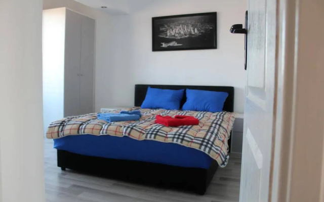 Rooms 018