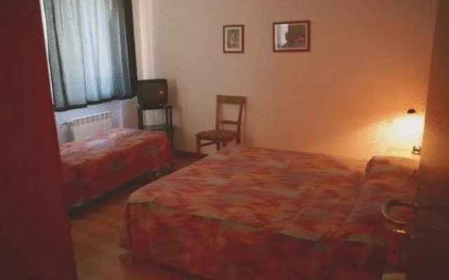 Hotel 2000