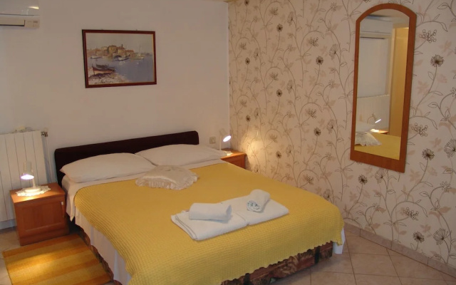 Apartments and Room Boris