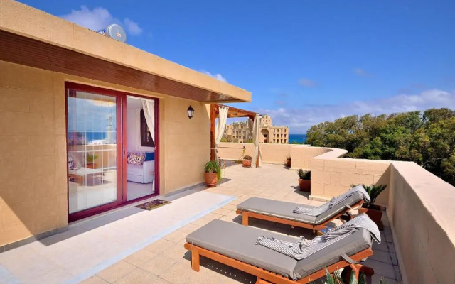 CENTER Penthouse - MEDIEVAL Town 10'- BEACH 2'
