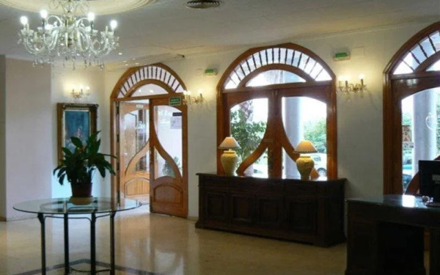 Hotel Reconquista