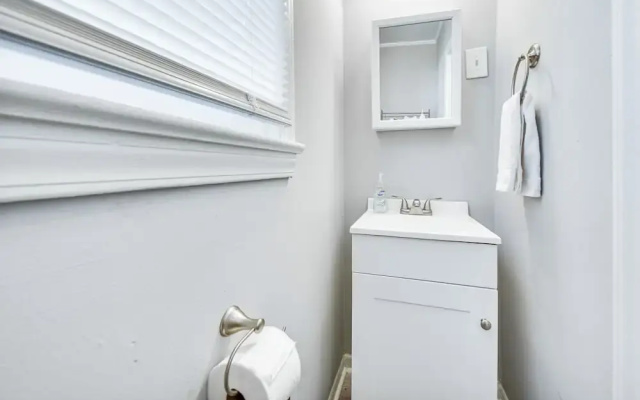 Charming Hampton Home Near Downtown & Beaches!