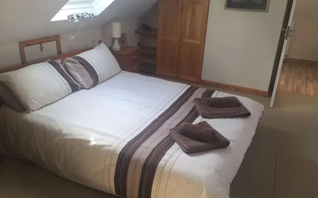 House - Sleeps 8, Close to Beach & Free Parking