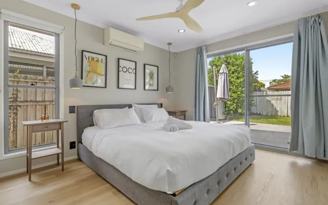 Spacious 4-bed House With Secure Parking