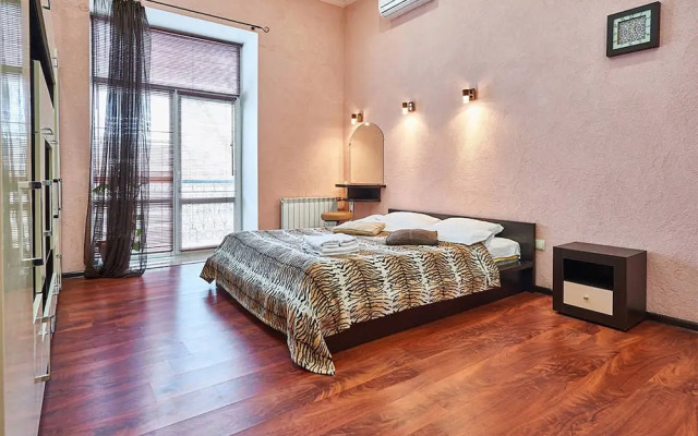 Апартаменты Home-Hotel, ул. Лысенко, 1