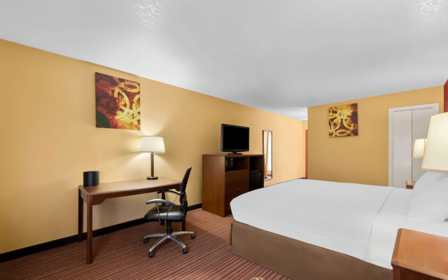 SureStay Plus by Best Western San Antonio Fiesta Inn