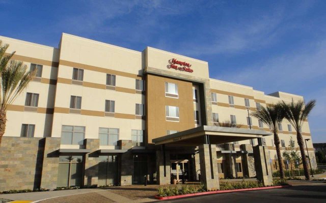 Hampton Inn & Suites Riverside/Corona East in Riverside, United States of America from 164$, photos, reviews - zenhotels.com hotel front