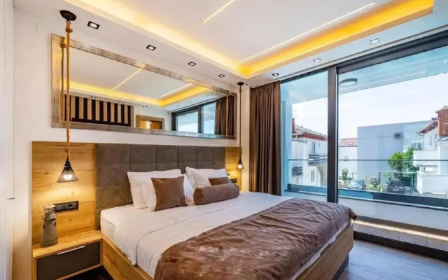 Villa Alpha - Four Bedroom Villa With Swimming Pool