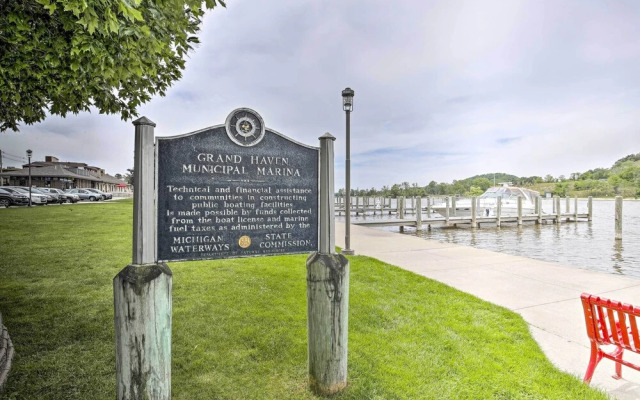 Modern Grand Haven Condo - Steps to Downtown!