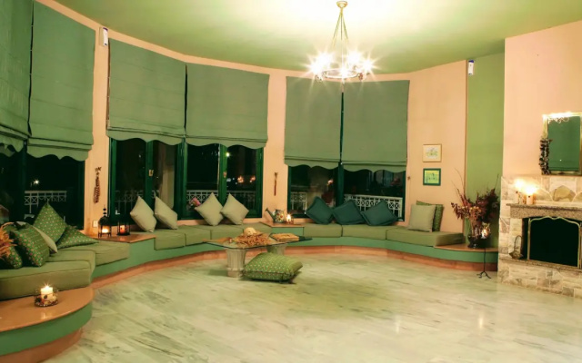Aquarius Apartments
