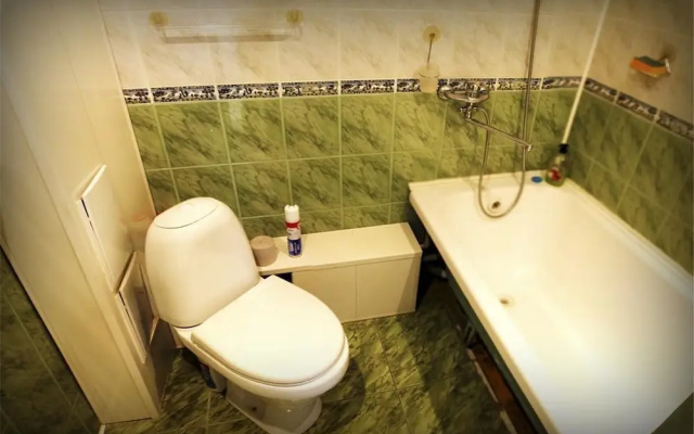 Dobrye Sutki Apartment on V.Maksimova 21