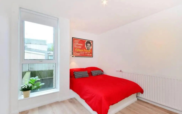 Midtown London Apartment