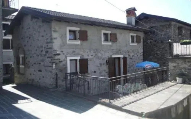 Gravedona Village House