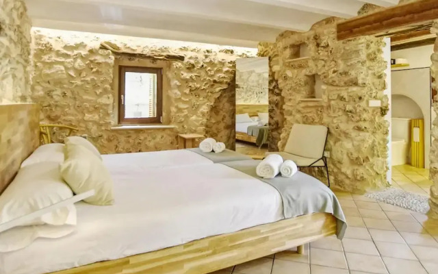 Finca in Sencelles With Pool and Garden