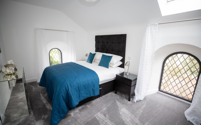 Stunning 3 Bed Converted Village Hall