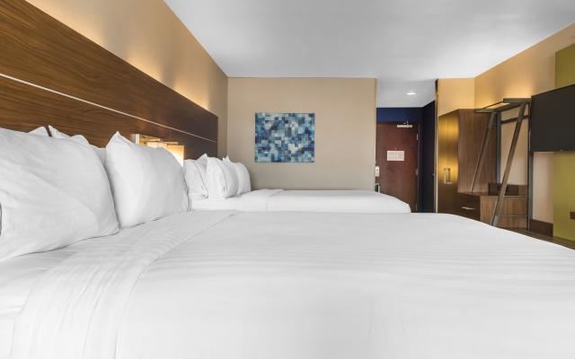 Holiday Inn Express & Suites Clarion by IHG
