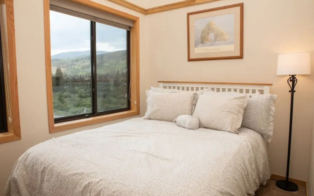 2800 Slopeside 2 Bedroom Condo by RedAwning