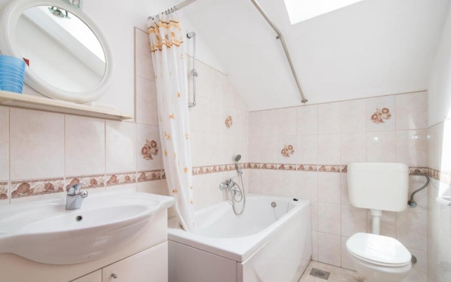 Apartment Annie - sea view : A1 Postira, Island Brac