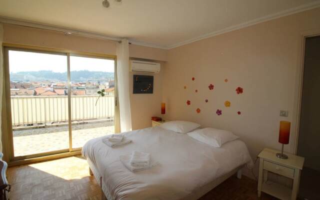 Отель Nice Booking - Berlioz - Toit Terrasse комната для гостей