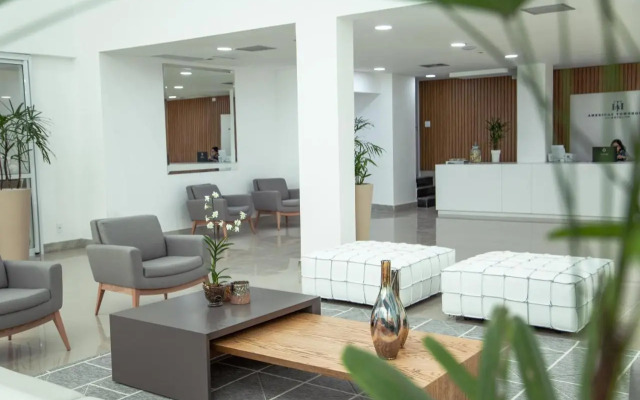 Americas Townhouse Hotel