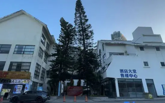 Peninsula Holiday Inn (Bayside) Hotel