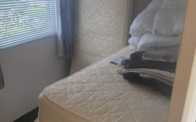 Lovely 2 Bed Caravan on the Aquadrome NN3 9DA
