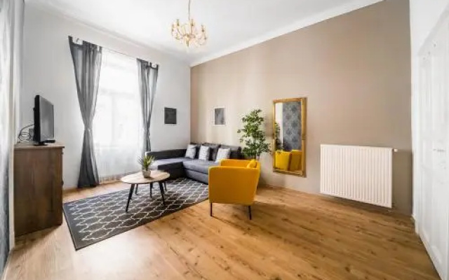 NyÁr Centre Entire Home