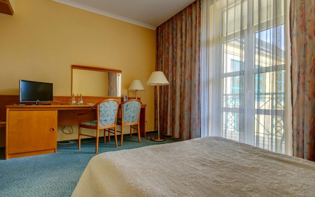 Green Hotel