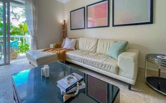 Cute Apartment Only Steps From the Beach