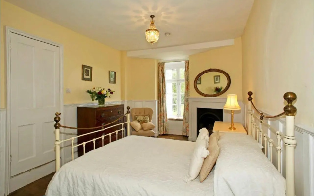 Newcourt Manor