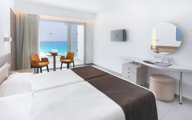 Vassos Nissi Plage Hotel & Spa
