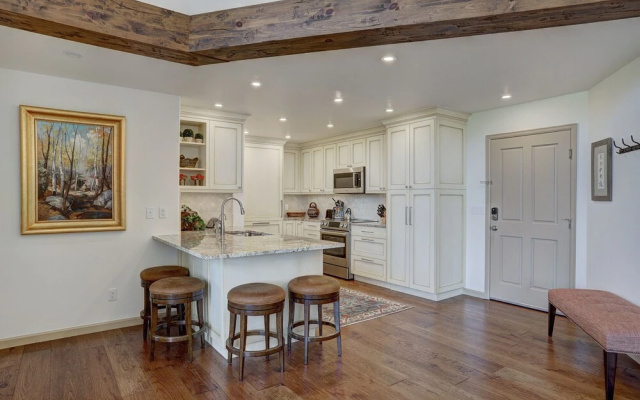 2br In The Seasons At Arrowhead-vaulted Ceilings 2 Bedroom Condo by RedAwning