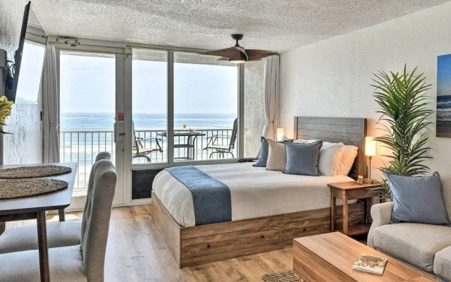 Oceanfront, Fourth-floor Condo on Daytona Beach!