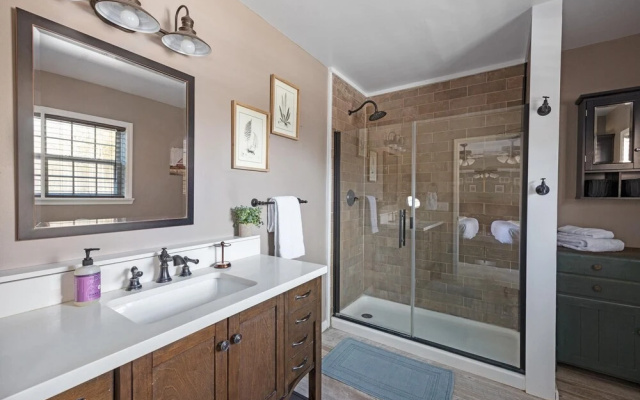 Industrial Chic Catskills All-season Getaway