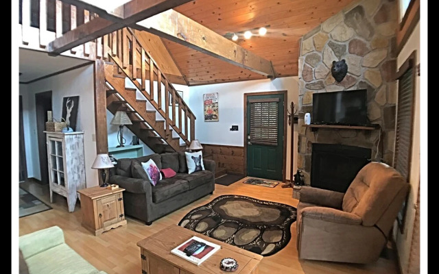 Shaconage 2 Bedrooms 1.5 Bathroom Cabin