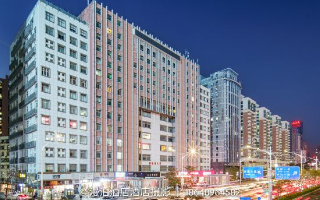Green Carrier Hotel (Shenzhen Nanshan Coast Chengnan Oil Store)