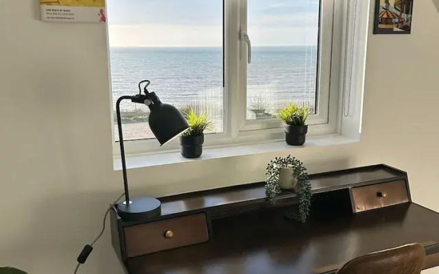 Ocean Side With Free Parking By My Getaways