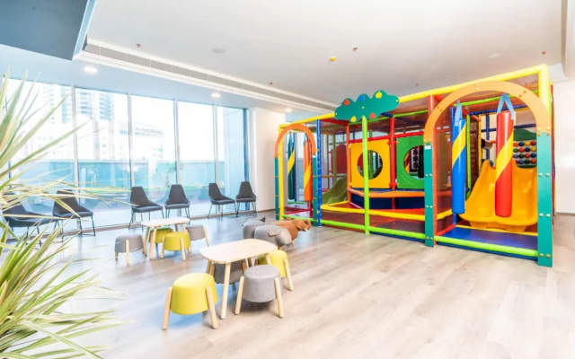 S Plaza Suites Hotel
