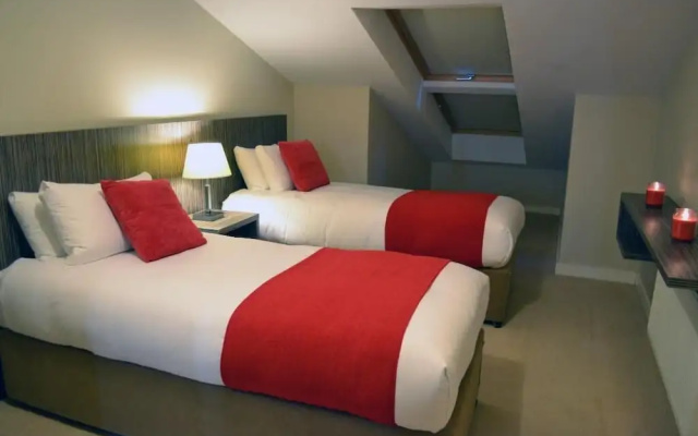 Carrick Plaza Suites & Apartments