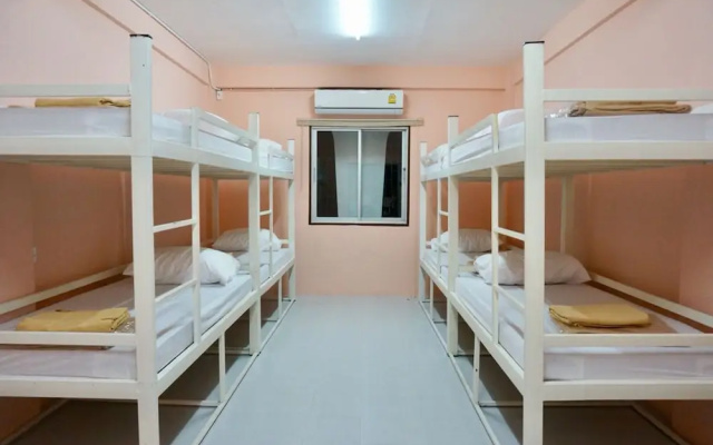 ROOM 218 - Dorm for rent - Adults Only