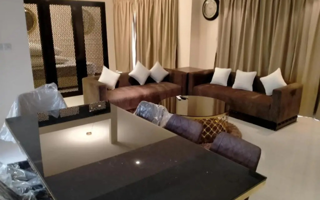Al Hamra 4-Bedroom Luxury Villa Golf View