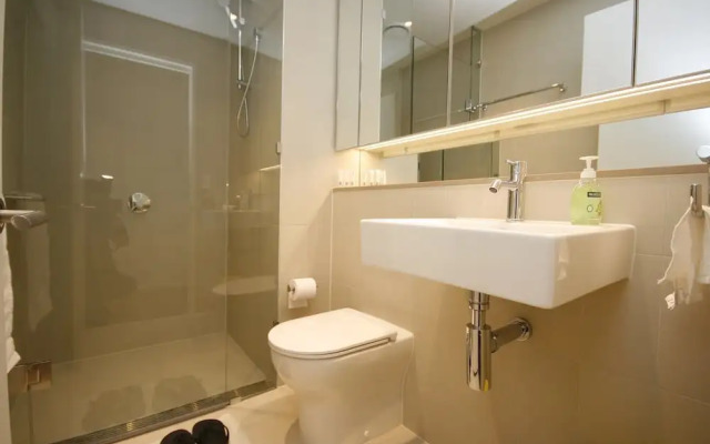 Onelife Docklands Luxury Apartment