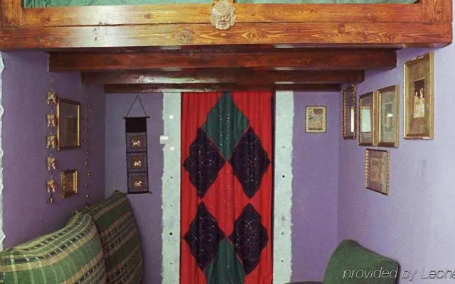 Hotel Trivia Antique