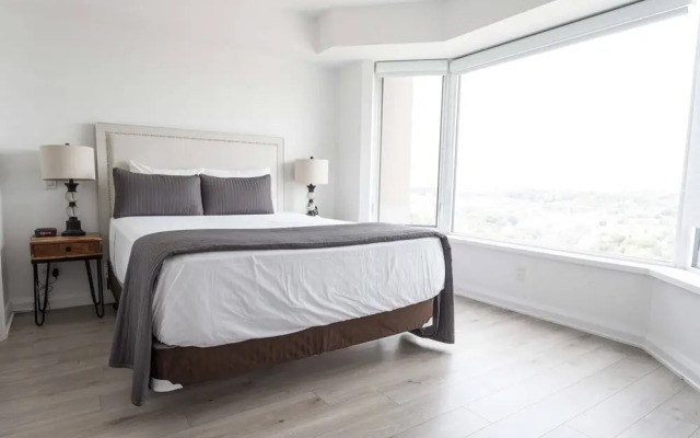 Luxury Stay at the Finest Downtown Neighborhood