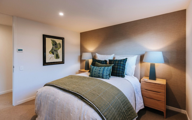 Korari House - Lake Views - Sleeps 10