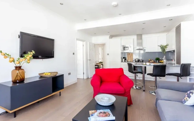 Gloucester Terrace by Lime Street