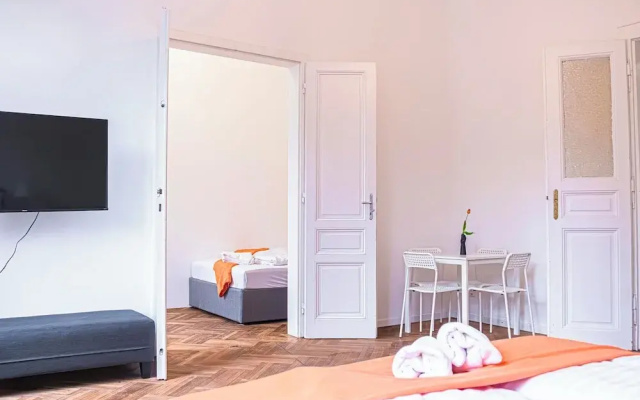 Comfy 4BR Apt Near AKH Hospital WiFi