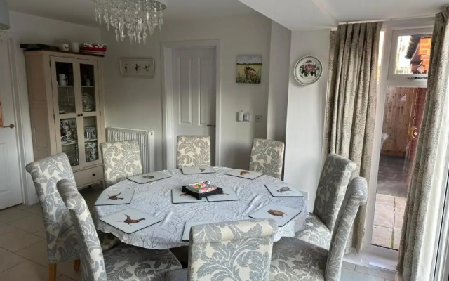 Stunning 4BD Family Getaway Westbury Wiltshire